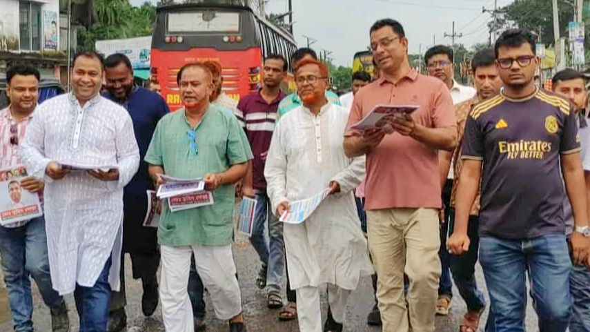 লোহাগড়ায় ৩১ দফা বাস্তবায়নে বিএনপি নেতা তুহিন মোল্যার লিফলেট বিতরণ