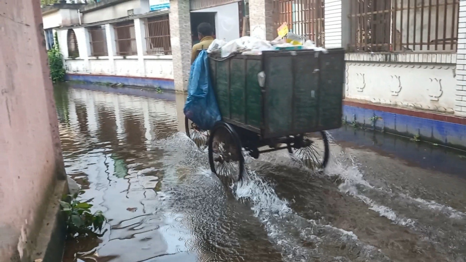 thumbnail_Madaripur_08-10-25_(Rain_WATER_Poursava)_Pic-01