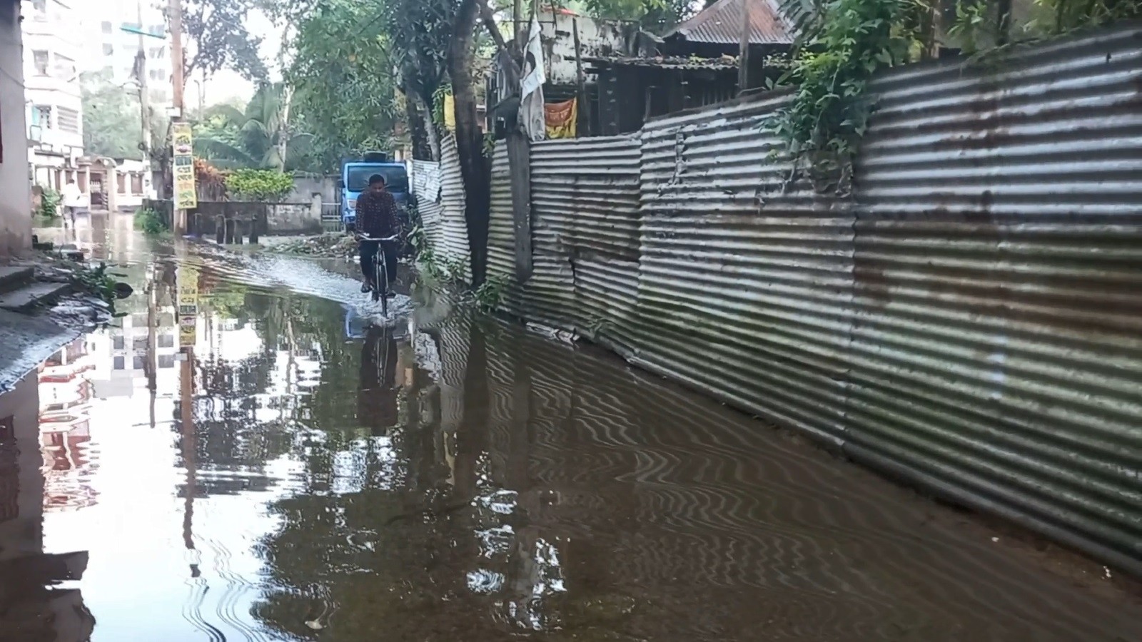 thumbnail_Madaripur_08-10-25_(Rain_WATER_Poursava)_Pic-05