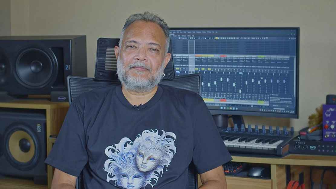 বাবার থেকে ১২ হাজার টাকা এনে অ্যালবামের খরচ দিতে হয়েছে: টিপু 