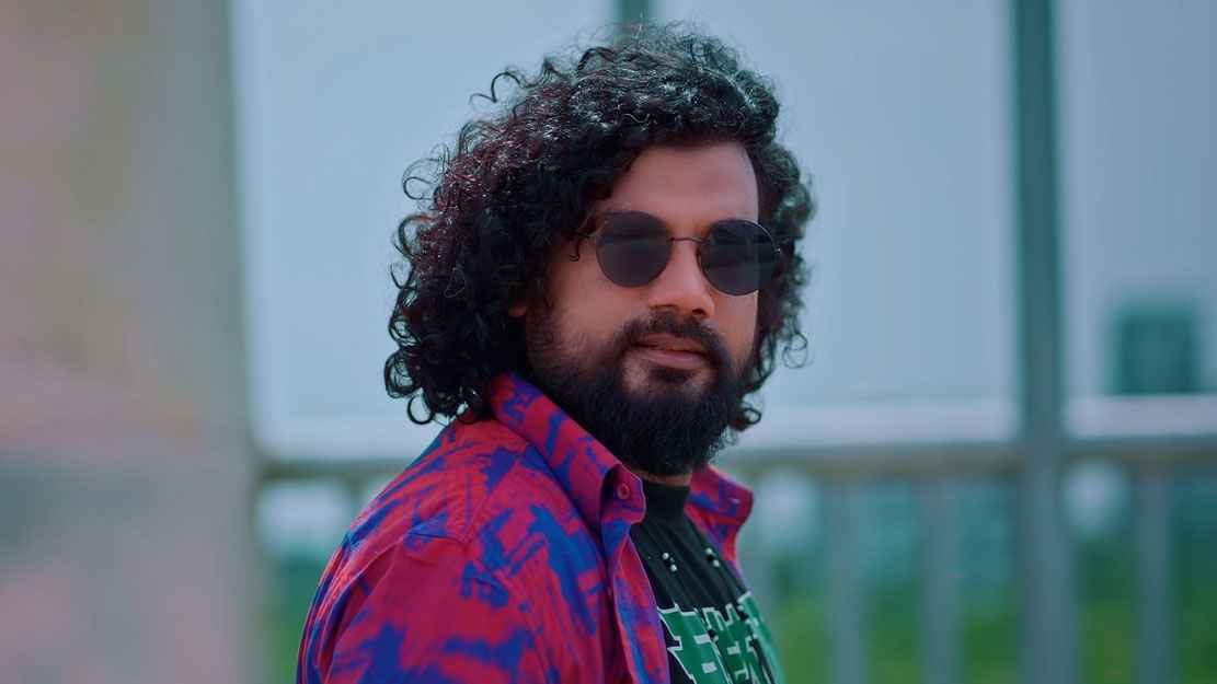 টিকে তারেকের গান ‘যদিও দূরে আছি’