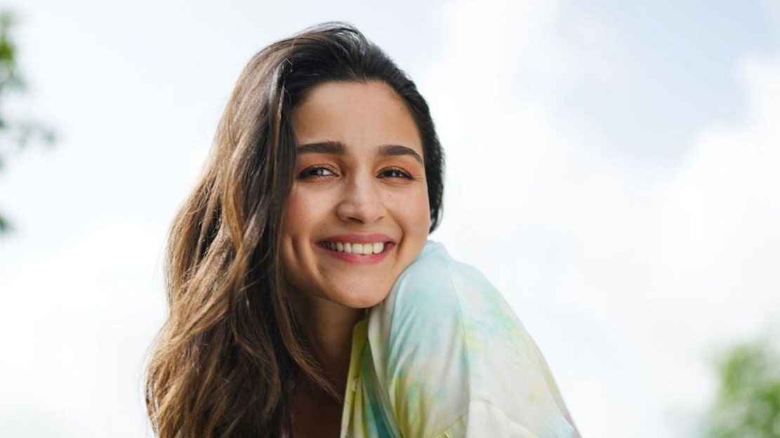 সন্তানকে বুকের দুধ খাইয়ে যে সুফল পেয়েছেন আলিয়া ভাট