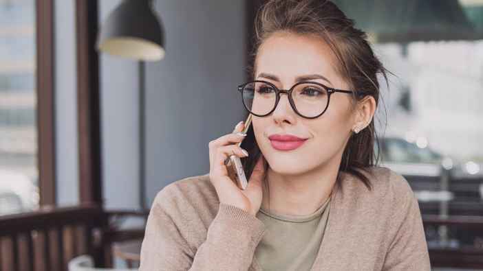 ফোনে ঘণ্টার পর ঘণ্টা কথা বলেন? জানুন কী বিপদ অপেক্ষা করছে