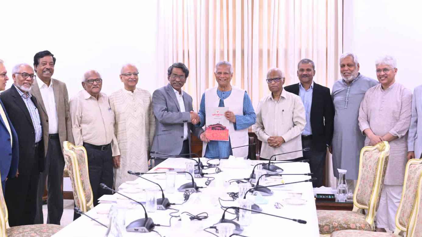 জুলাই সনদ বাস্তবায়নের সুপারিশ হস্তান্তর