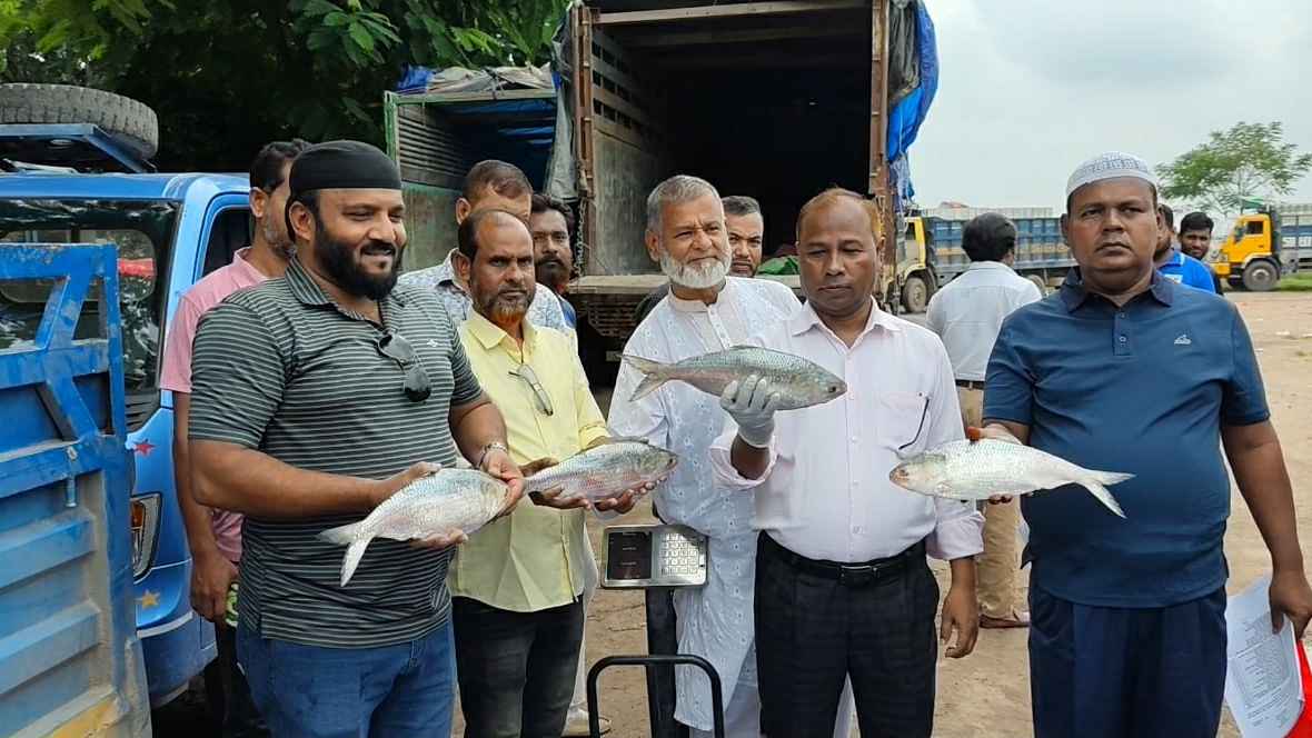 Yalangoch qizlarning shaxsiy porno fotosuratlari