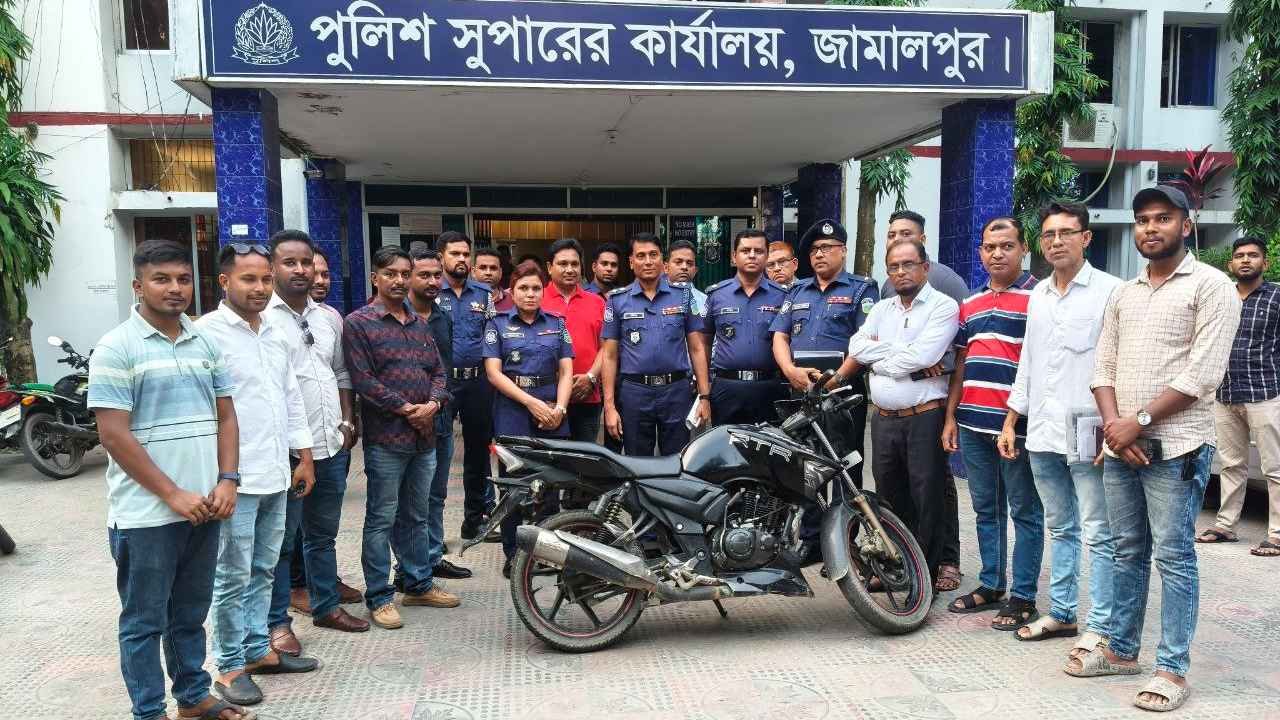 ২৮ দিন পর চুরি যাওয়া মোটরসাইকেল উদ্ধার করলেন এসআই মোহেব্বুল্লাহ