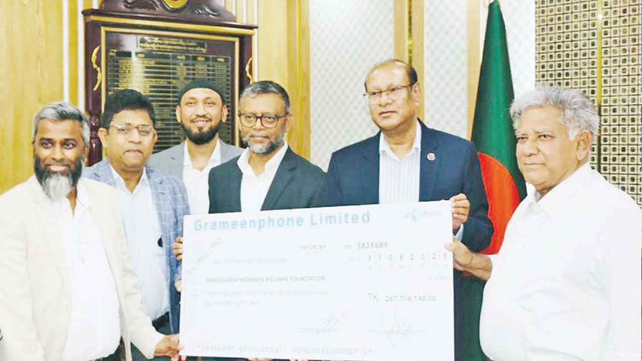 সরকারের শ্রমিক কল্যাণ তহবিলে ৮৮ কোটি টাকা দিলো ৩ কোম্পানি