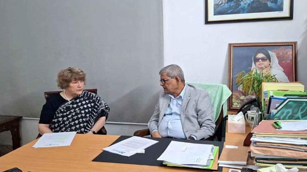 মির্জা ফখরুলের সঙ্গে ক্যাথেরিন সিসিলের সৌজন্য সাক্ষাৎ