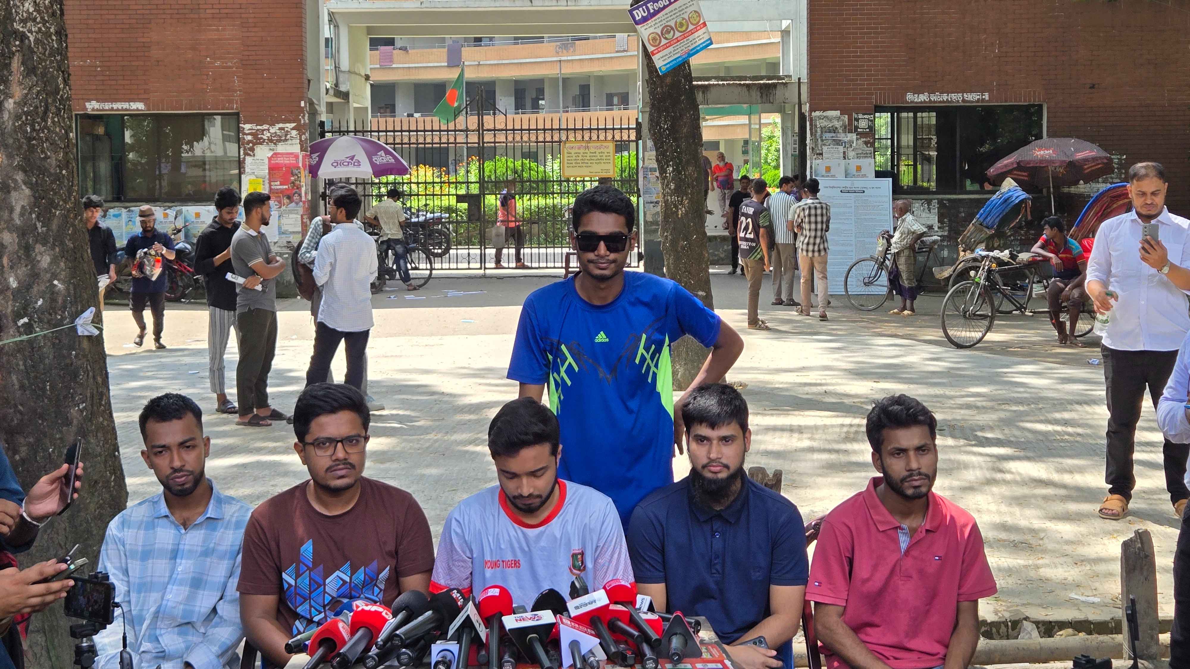 ডাকসুর এক ক্রীড়া প্রার্থীর বিরুদ্ধে লিঙ্ক-লবিংয়ের অভিযোগ