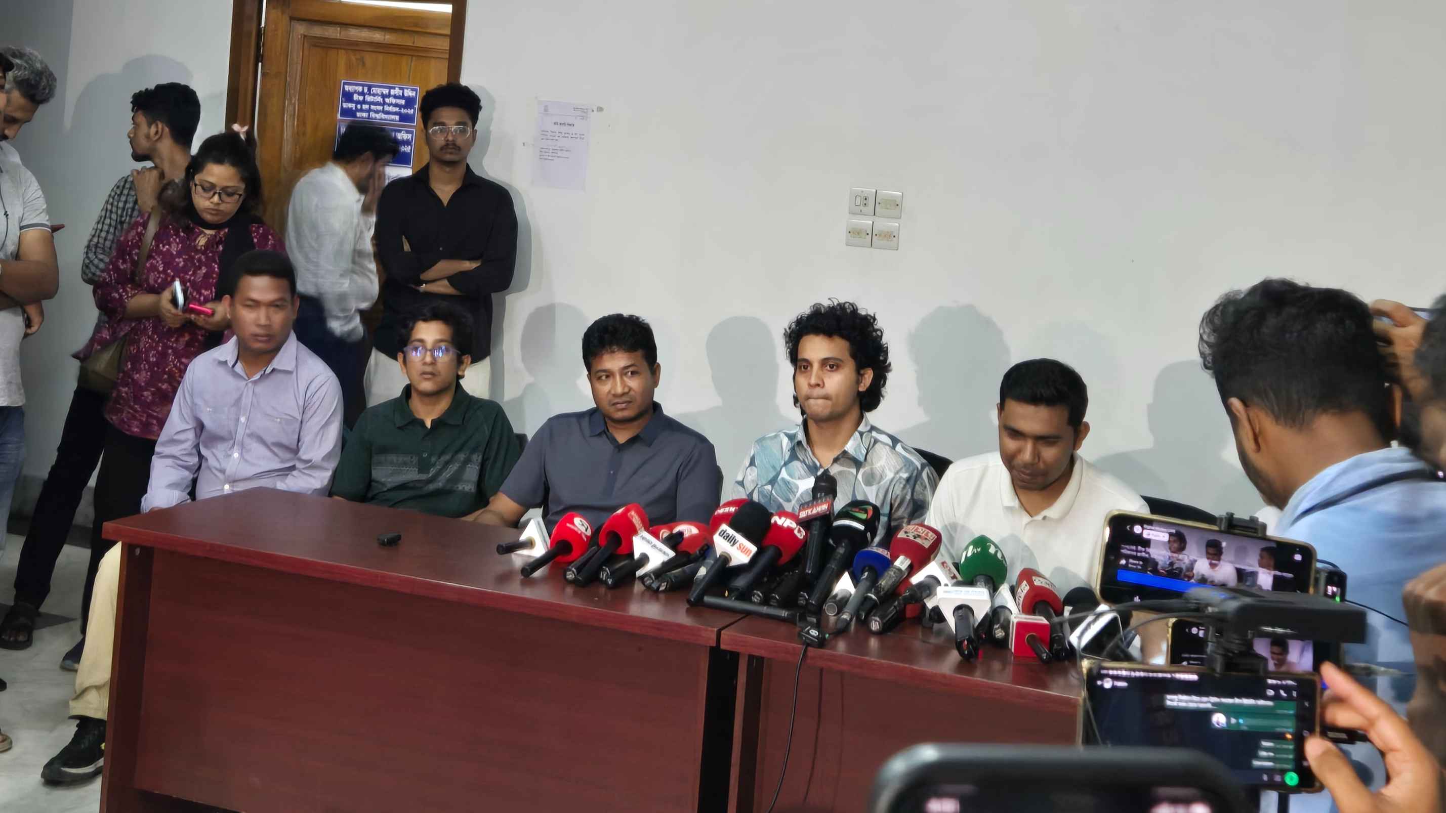 ডাকসু নির্বাচনে সাইবার বুলিং: অনলাইন গ্রুপ বন্ধের দাবি ছাত্রদলের