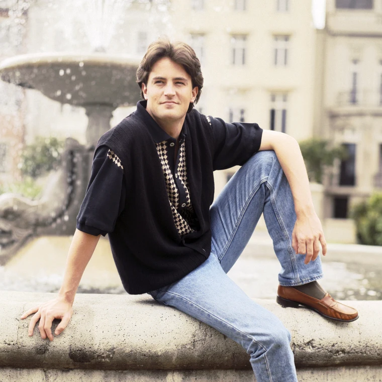 231030-1x1-matthew-perry-main-ew-1114a-21e445 231030-1x1-matthew-perry-main-ew-1114a-21e445