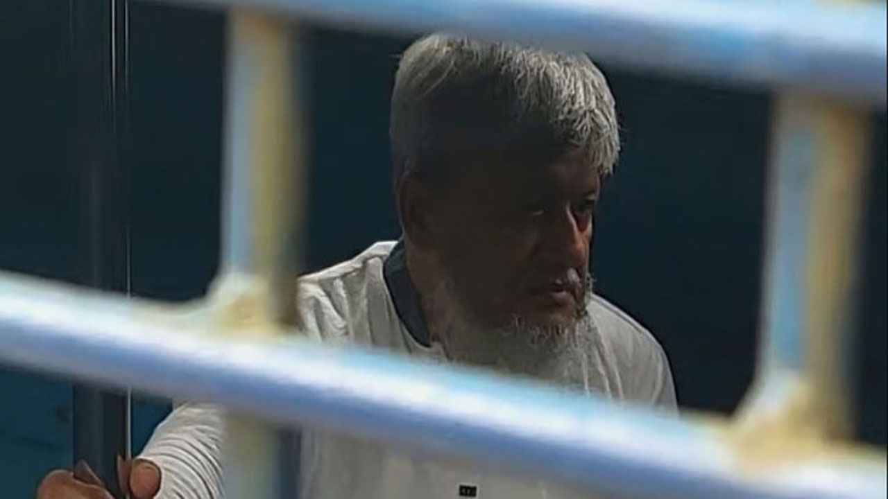 ‘ছাগলকাণ্ডের’ সেই মতিউরকে অনৈতিক সুবিধা, ১১ পুলিশ সদস্য বরখাস্ত