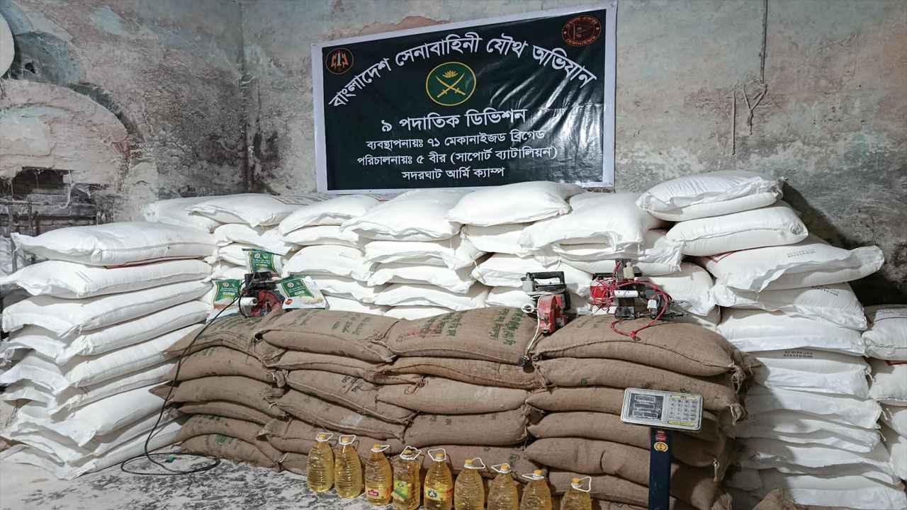 অবৈধভাবে মজুত করা টিসিবির ৫৪৪ বস্তা চাল জব্দ, আটক ৭