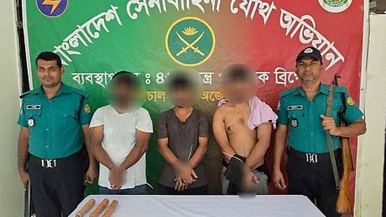 পুরান ঢাকার সন্ত্রাসী আলাউদ্দিনের বাসায় অভিযান, অস্ত্রসহ গ্রেফতার ৪