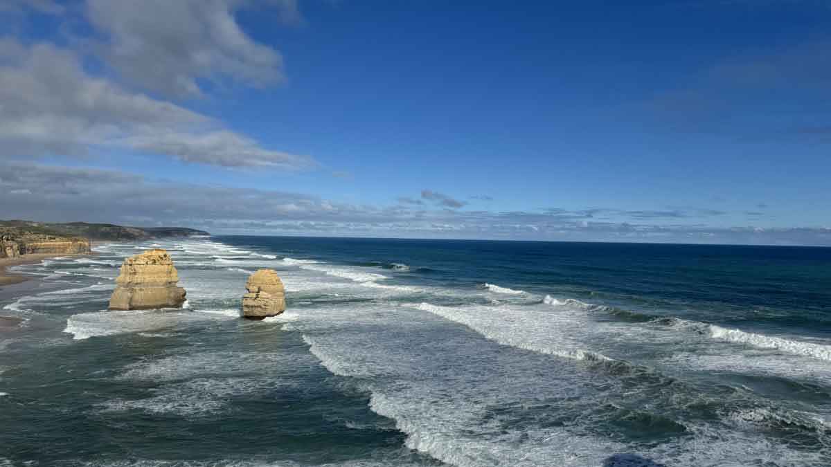 বিশ্বের দ্বিতীয় দীর্ঘতম সমুদ্র সৈকতে গিয়ে মুগ্ধ পর্যটকরা