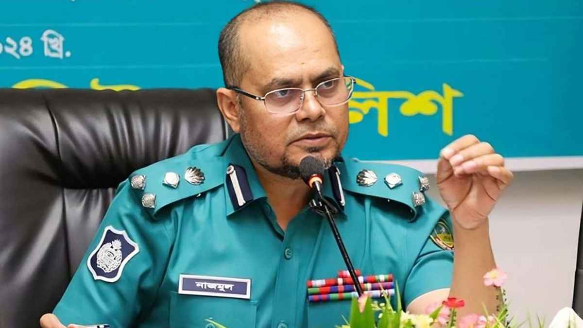 রাস্তা বন্ধ করে চলাচল করায় গাজীপুরের পুলিশ কমিশনার প্রত্যাহার