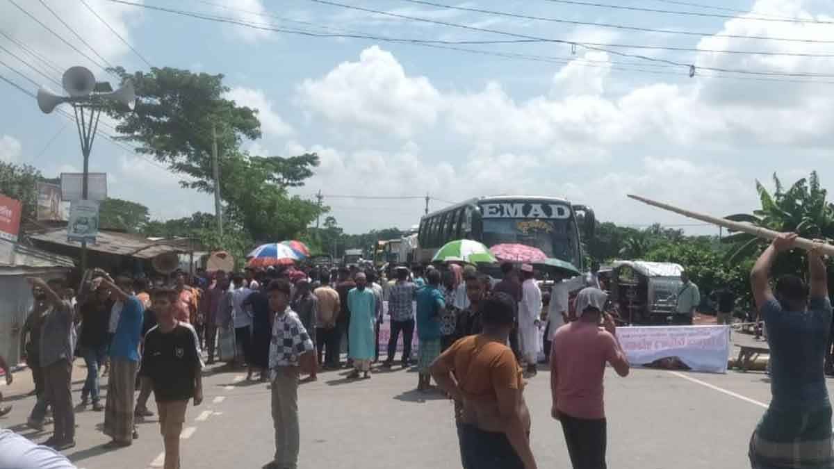 সংসদীয় আসন পুনর্বিন্যাসের দাবিতে ভাঙ্গায় দুই মহাসড়ক অবরোধ