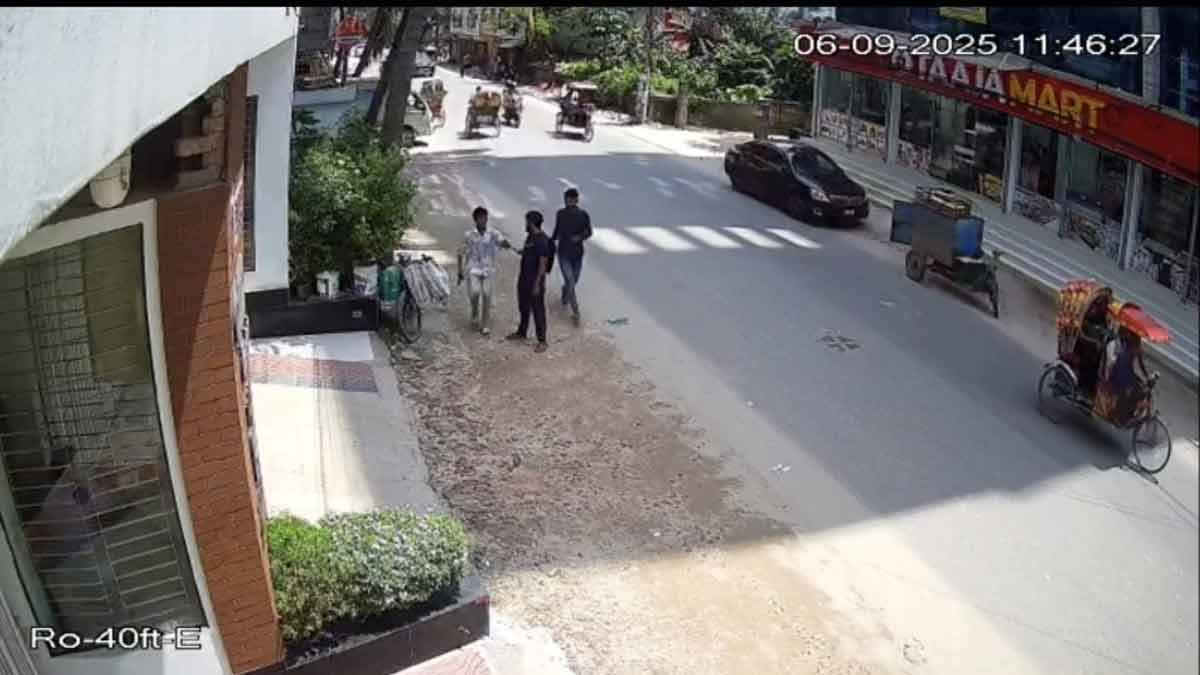 মোহাম্মদপুরে প্রকাশ্যে অস্ত্র ঠেকিয়ে ছিনতাই, গ্রেফতার ৪