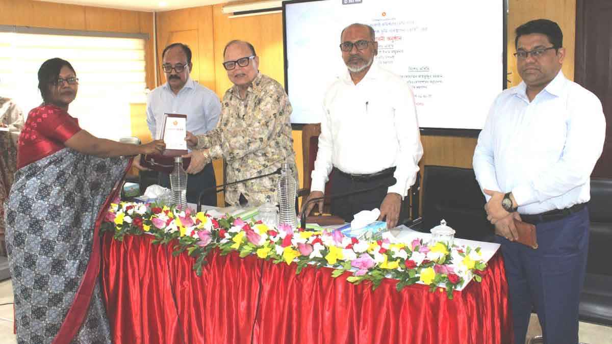 সংকটময় সময়ে জনগণ প্রশাসনের ওপর আস্থা রেখেছে: ভূমি উপদেষ্টা