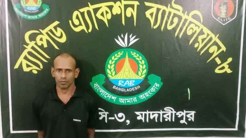 মাদারীপুরে বৃদ্ধাকে গলা কেটে হত্যা মামলায় যুবক গ্রেফতার