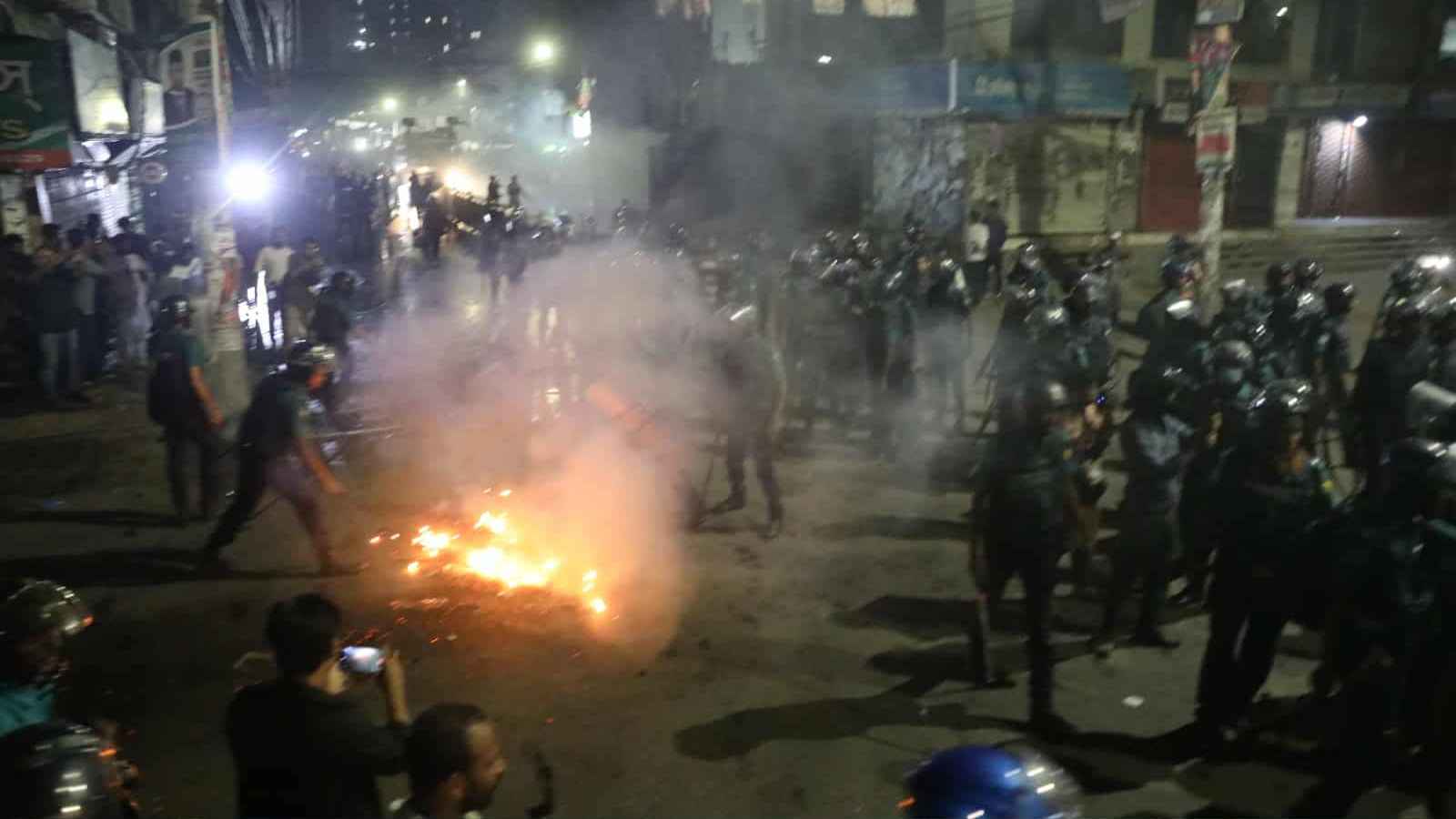 জাতীয় পার্টি অফিসের সমানে থমথমে পরিস্থিতি