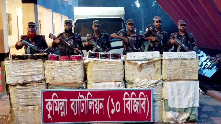 সীমান্তে ৫ কোটি টাকার মোবাইল এক্সোসরিজ জব্দ