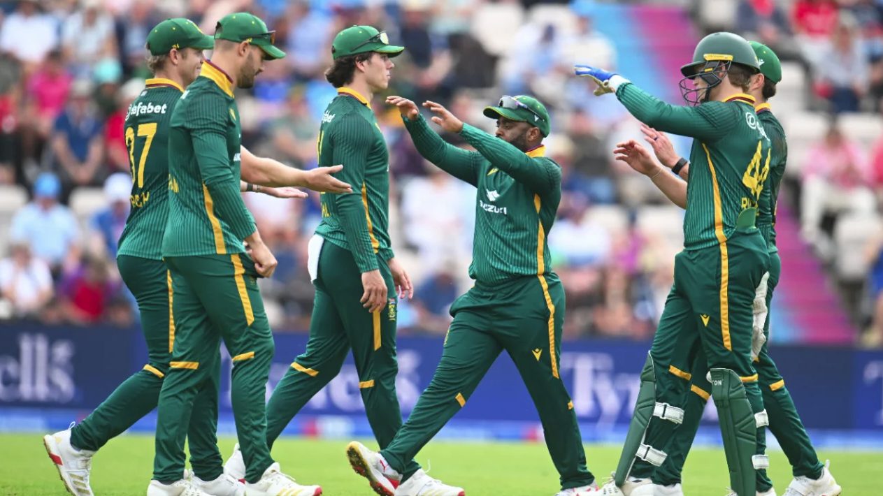 ক্রিকেটের ইতিহাসে সবচেয়ে বড় হারের পর শাস্তি পেল দক্ষিণ আফ্রিকা