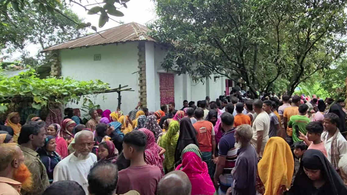 বগুড়ায় প্রবাসীর স্ত্রী-ছেলেকে কুপিয়ে হত্যা, মালামাল লুট 