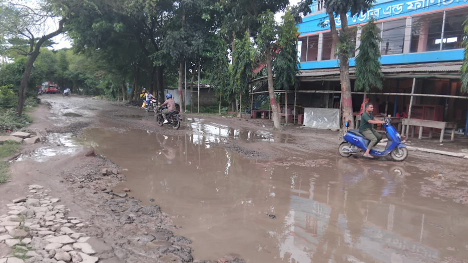 খুলনা সিটি বাইপাসের একাংশে জোড়াতালি, অন্য পাশ যেন মরণফাঁদ