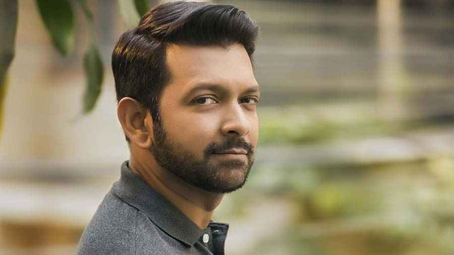 কেন গান ছাড়ছেন— মুখ খুললেন তাহসান খান