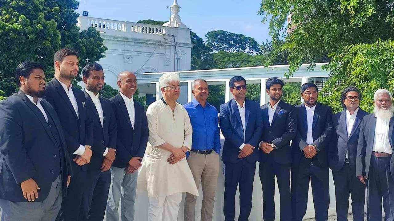 ট্রাইব্যুনাল পরিদর্শনে আইন ও শিল্প উপদেষ্টা