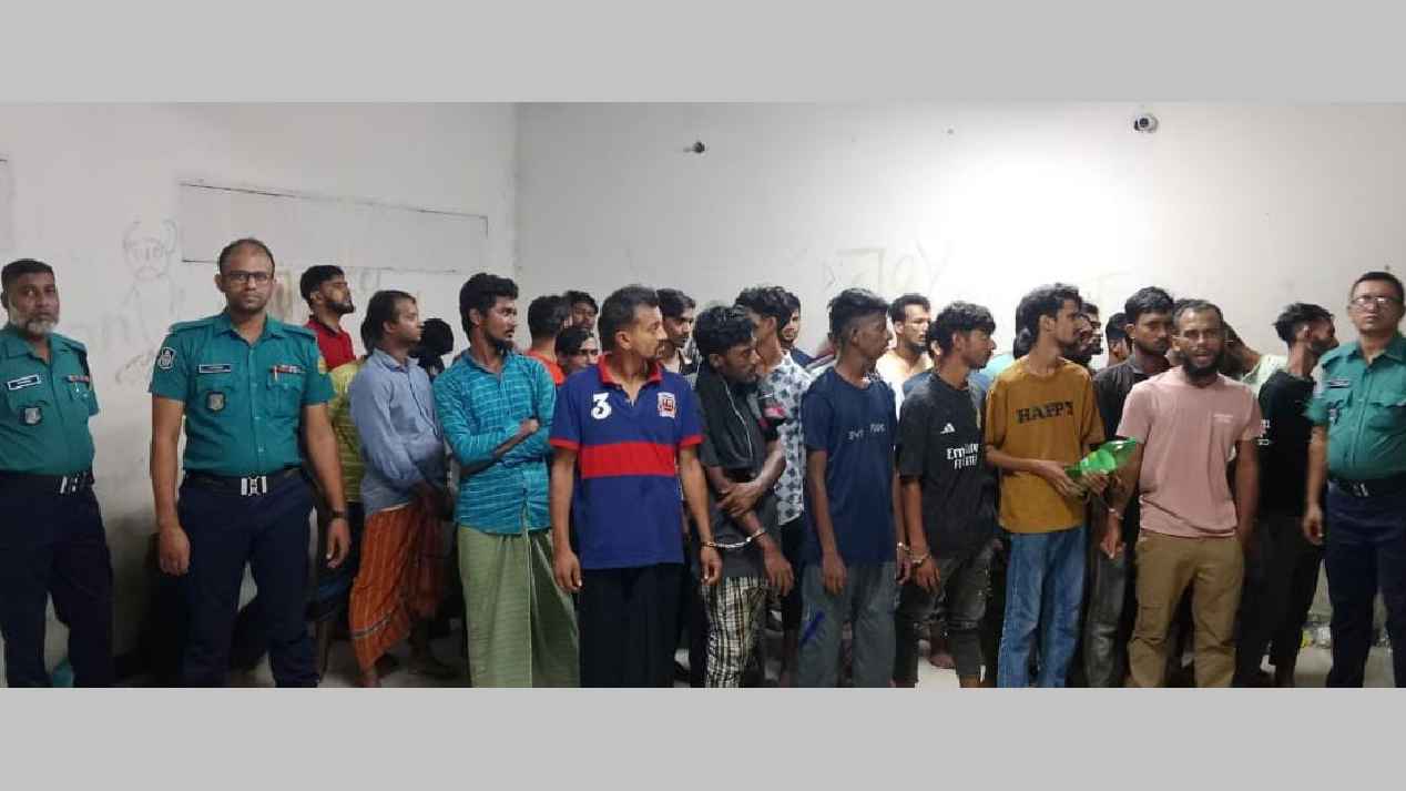 মোহাম্মদপুরে বিভিন্ন মামলায় গ্রেফতার ৫০