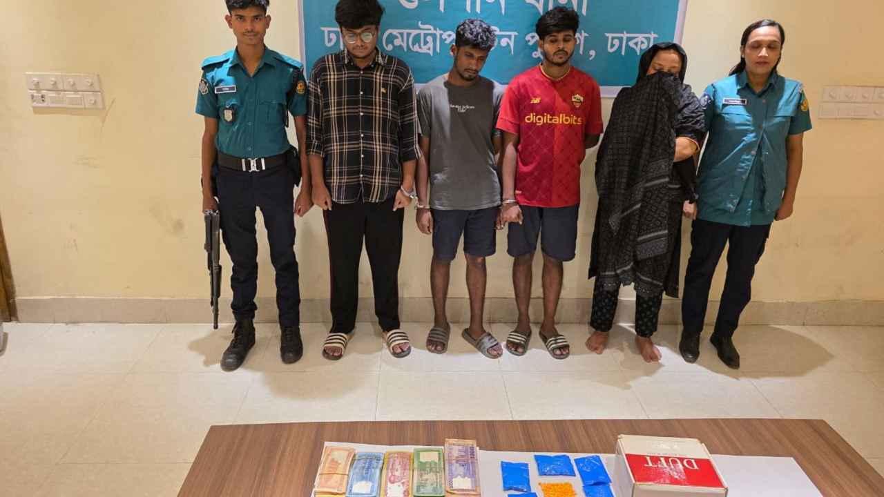 ইয়াবাসহ চার মাদক কারবারি গ্রেফতার