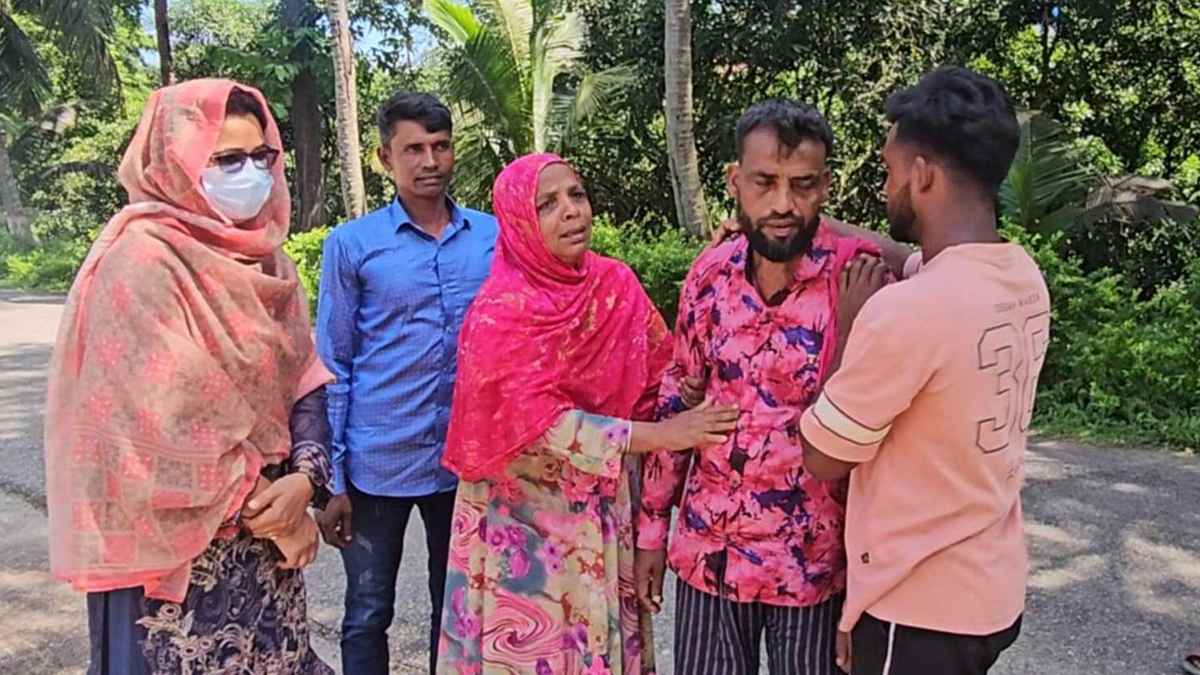 ফেসবুকের মাধ্যমে ১২ বছর পর নিখোঁজ আলীকে ফিরে পেল পরিবার