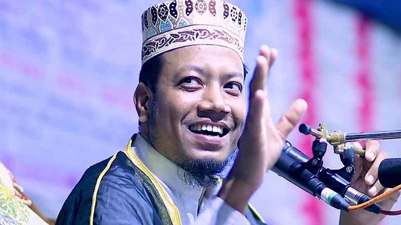 ক্ষমা চেয়েছেন আলোচিত ইসলামি বক্তা আমির হামজা।