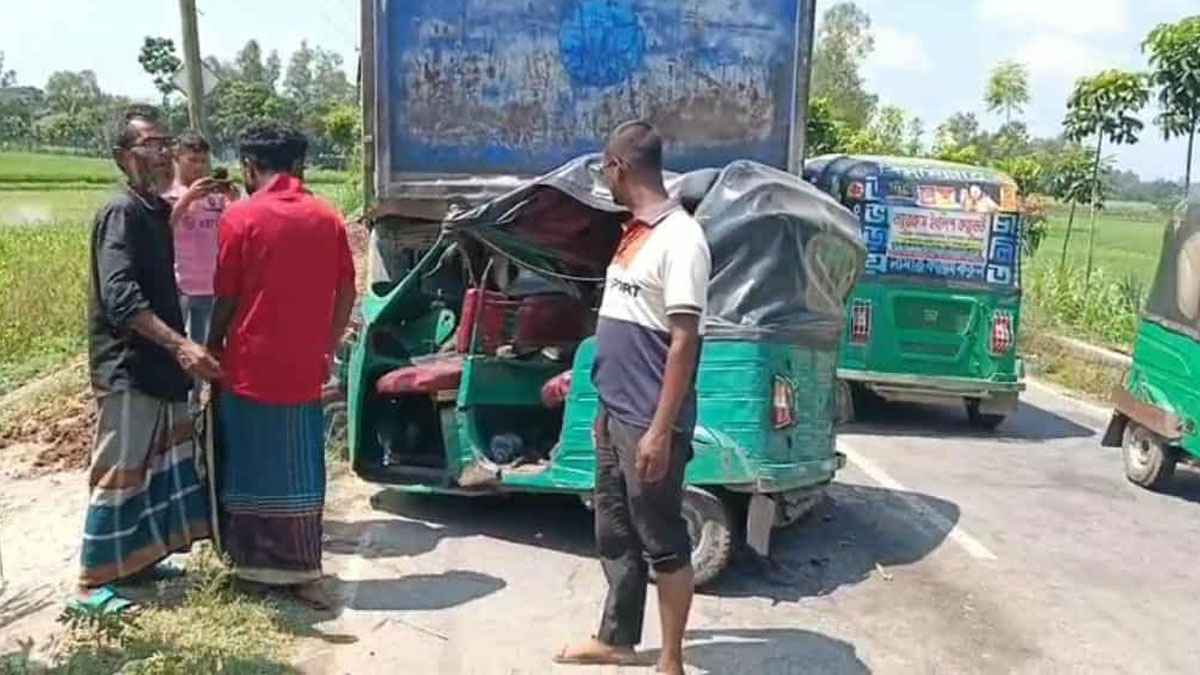 বগুড়ায় ট্রাক-অটোরিকশা সংঘর্ষে বাবা-ছেলেসহ নিহত ৩