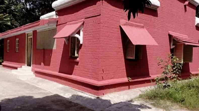 চট্টগ্রামে রেল কর্মকর্তার চোখের সামনেই দরপত্র ছিনতাই