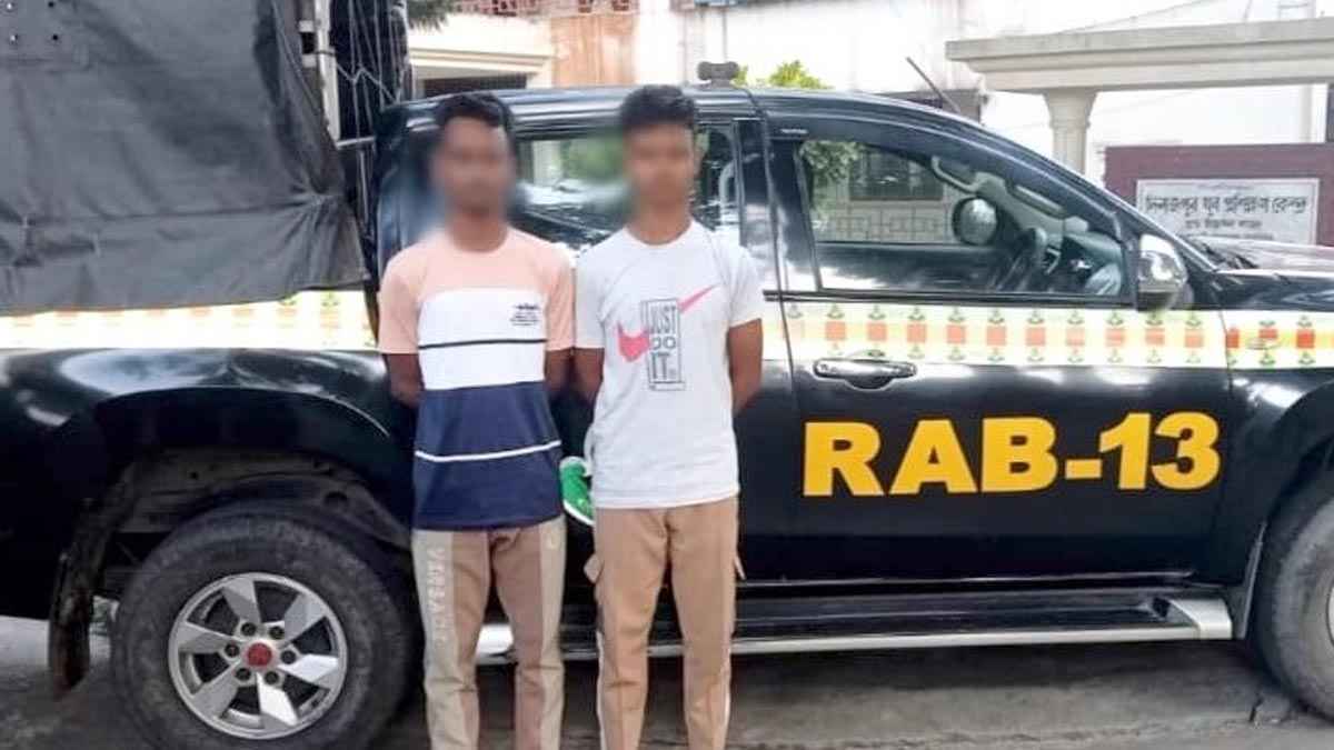 পার্বতীপুরে ফেনসিডিলসহ ২ কারবারি আটক