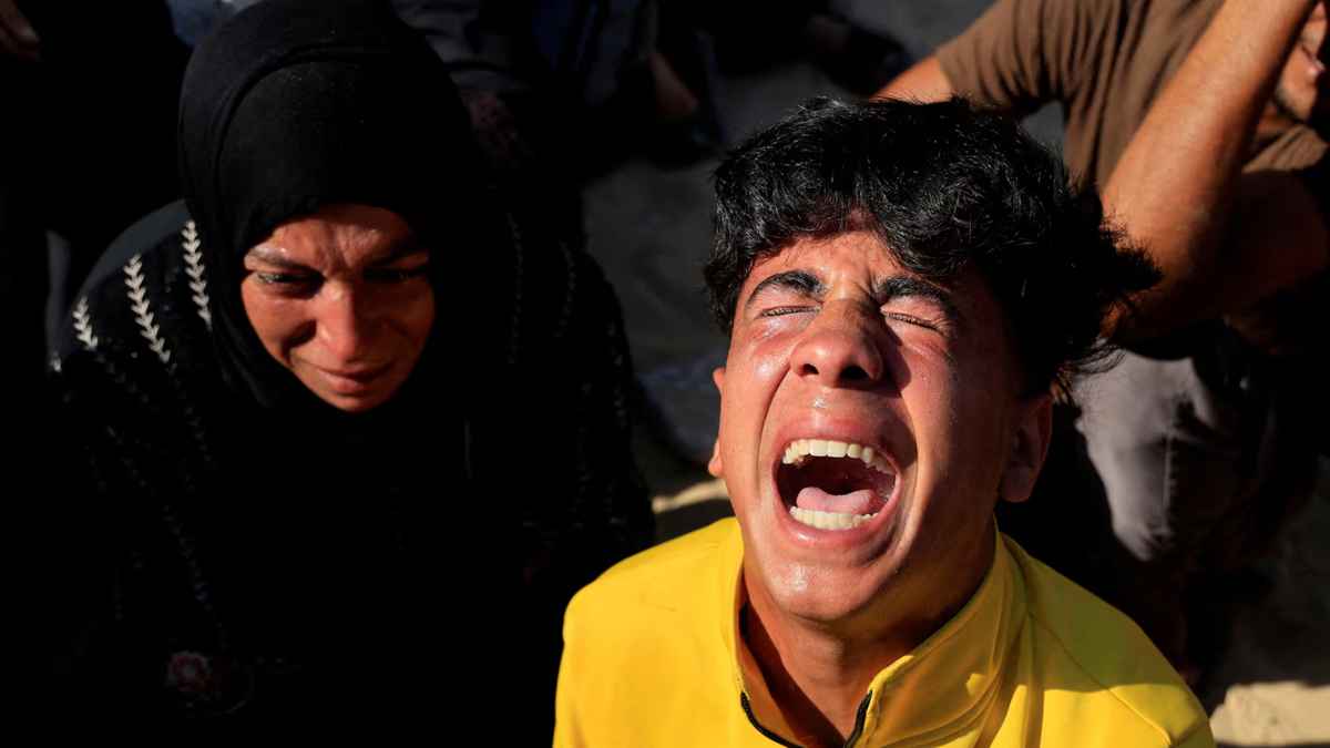 গাজায় একদিনে ৭২ ফিলিস্তিনিকে হত্যা ইসরায়েলের