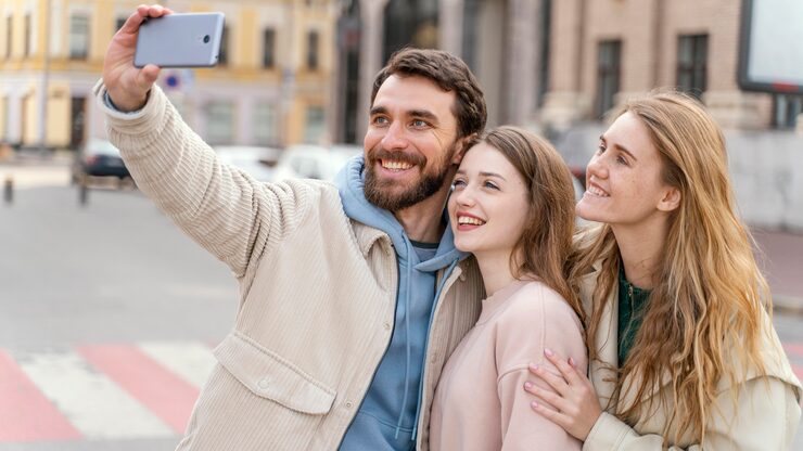 group-smiley-friends-outdoors-city-taking-selfie_23-2148955564 group-smiley-friends-outdoors-city-taking-selfie_23-2148955564