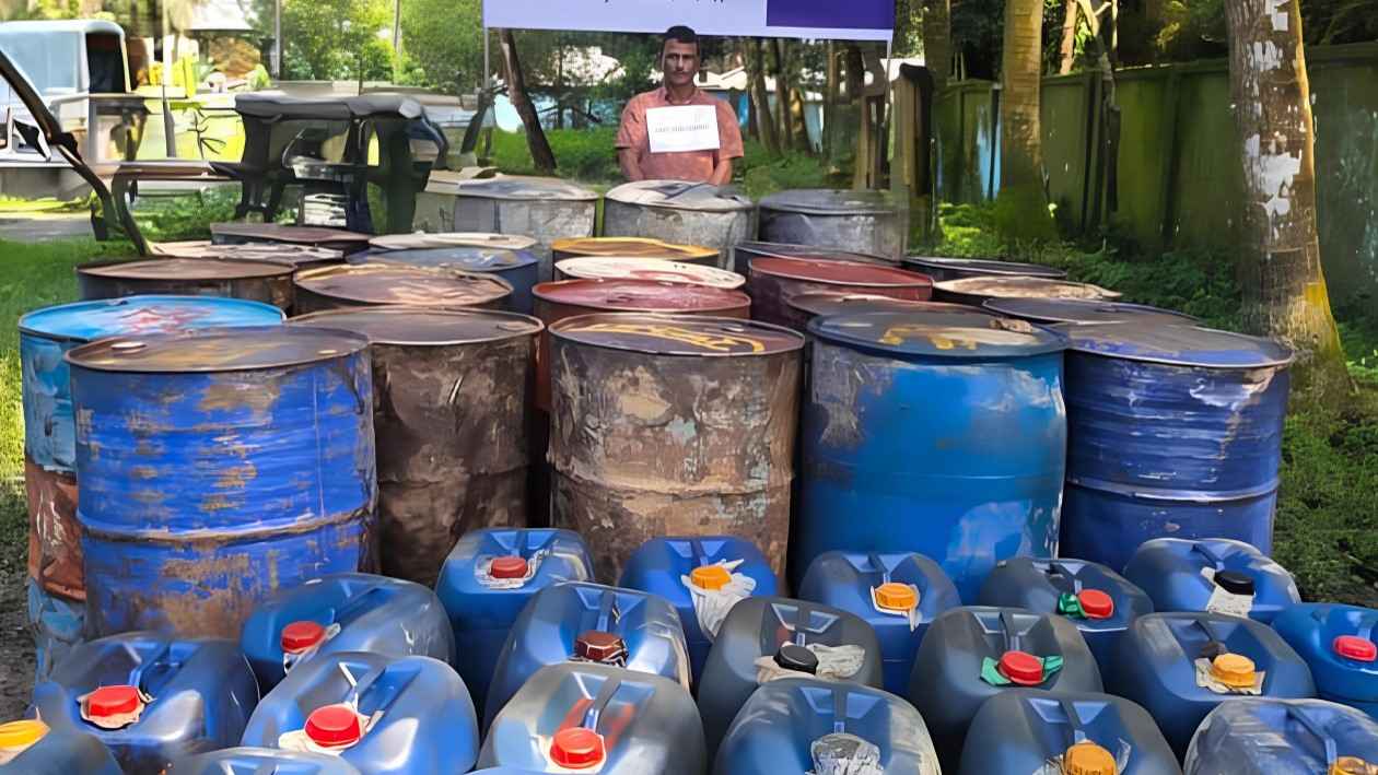 হাতিয়ায় ৫৩৭০ লিটার তেলসহ আটক ১