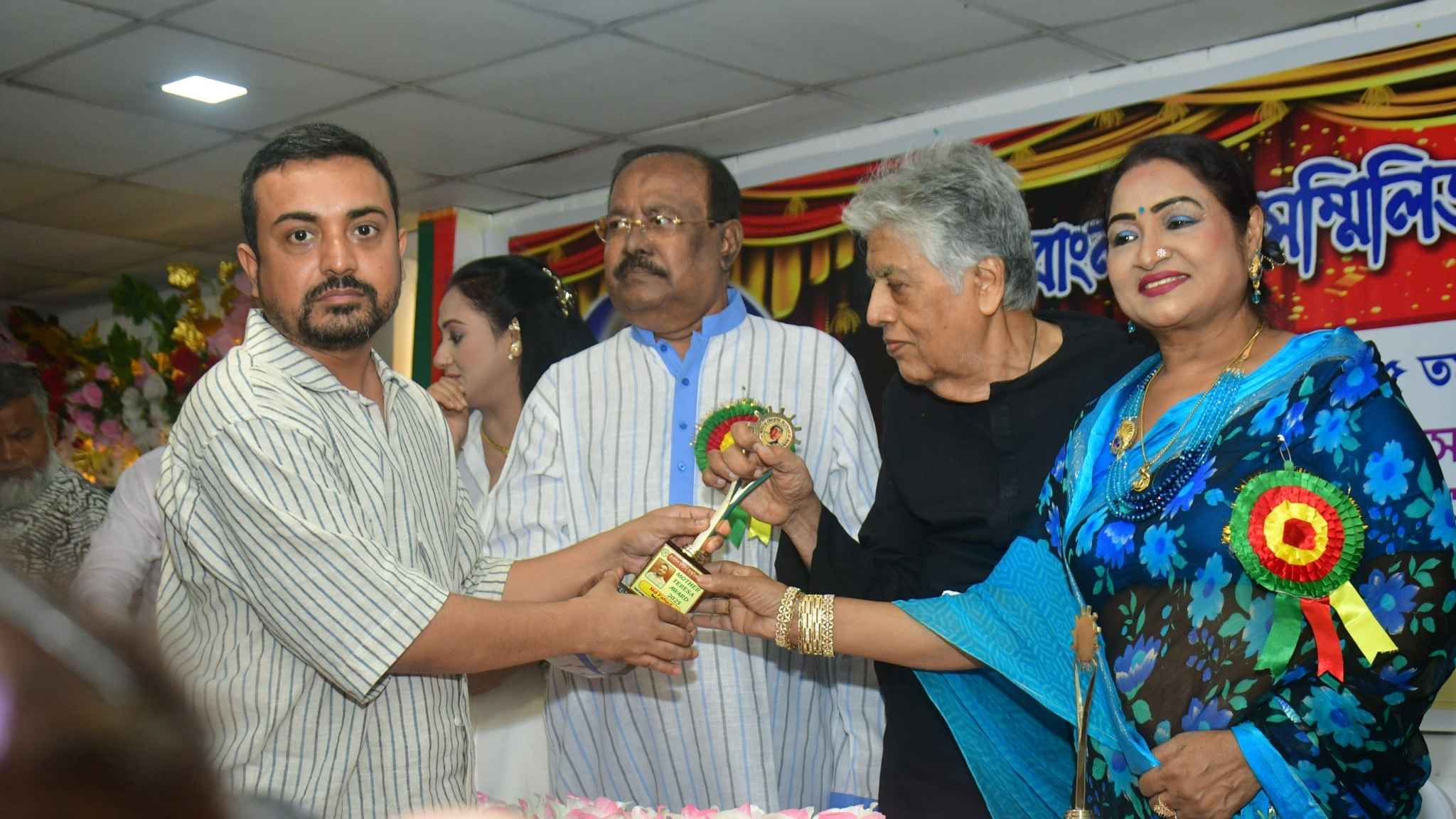 মাদার তেরেসা অ্যাওয়ার্ড পেলেন নির্মাতা মো. ফাহাদ