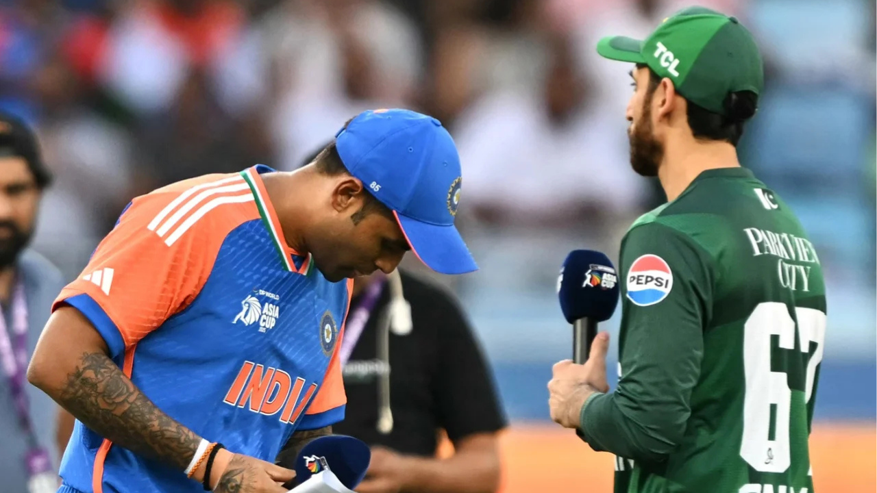 ভারতের বিপক্ষে ব্যাটিংয়ে পাকিস্তান