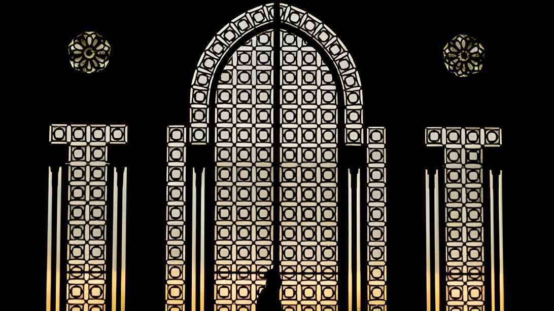 আত্মীয় জালেম হলে কেমন ব্যবহার করা উচিত