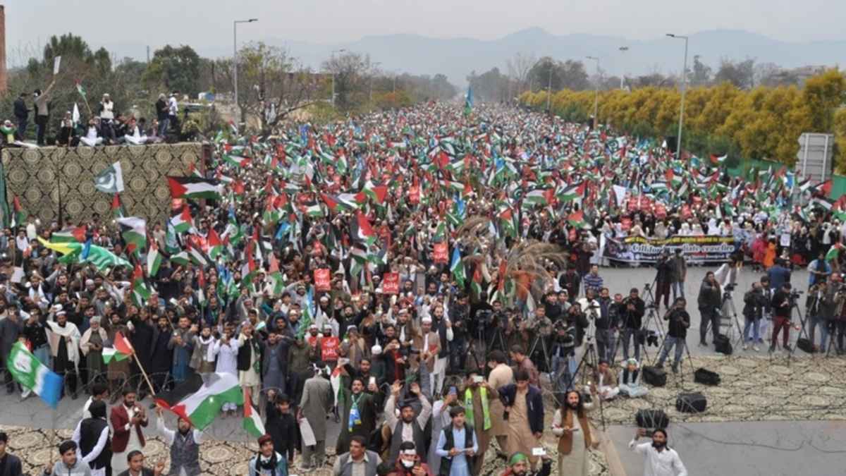 ইসরায়েলবিরোধী বিক্ষোভে উত্তাল পাকিস্তান