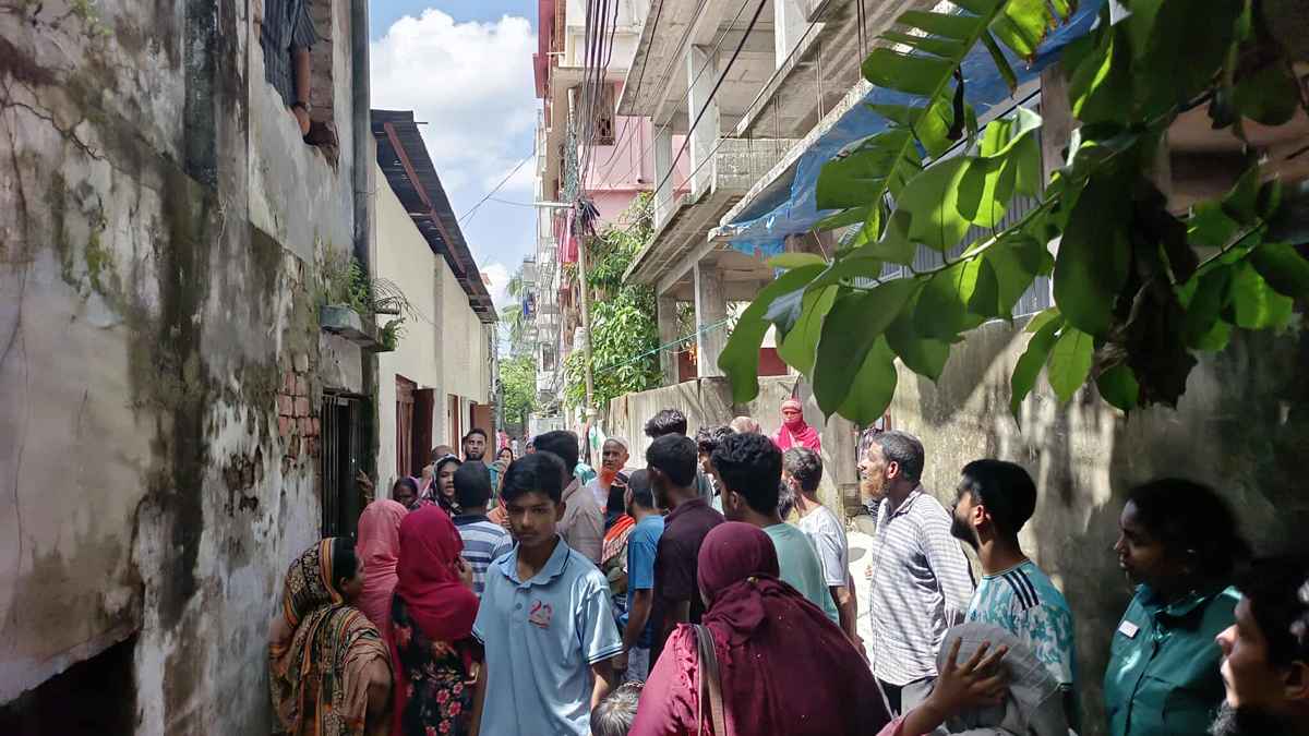 চিলেকোঠা থেকে যুবকের অর্ধগলিত লাশ উদ্ধার