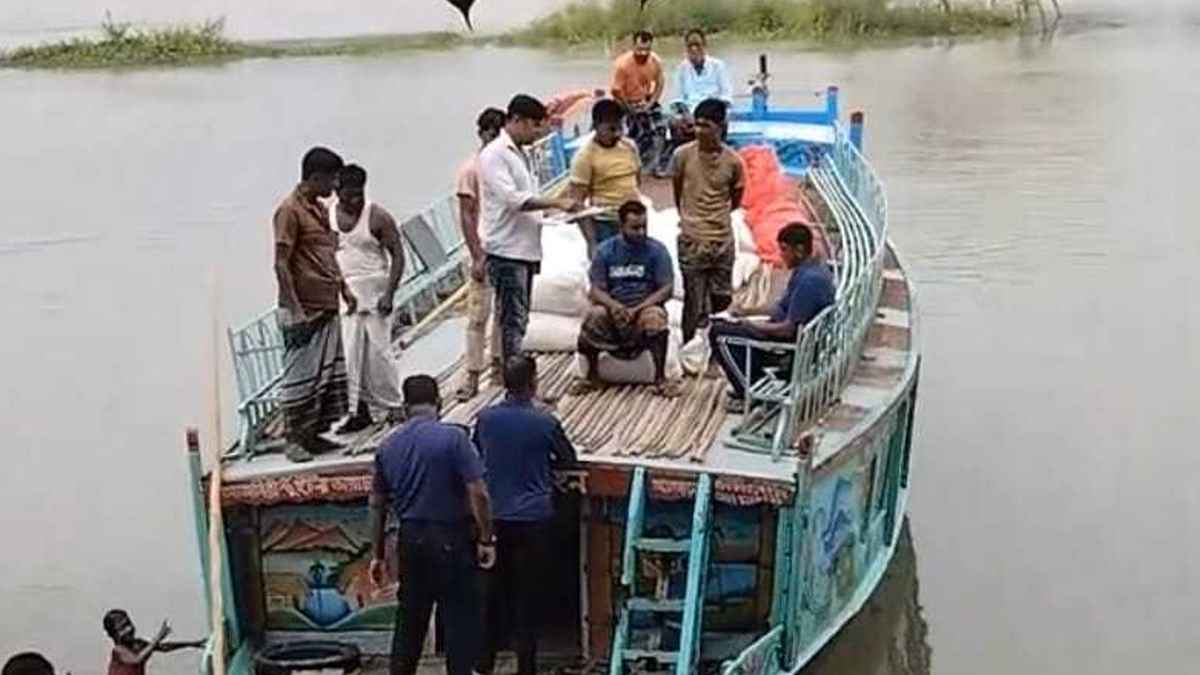 খাদ্যবান্ধব কর্মসূচির ৭২ বস্তা চালসহ তিন মাঝি গ্রেফতার