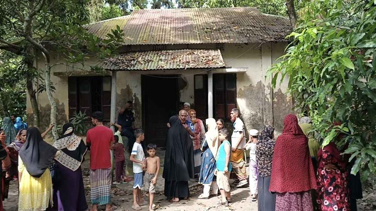 লক্ষ্মীপুরে ঘরে ঢুকে বৃদ্ধা নারীকে কুপিয়ে হত্যা, ঘাতক আটক