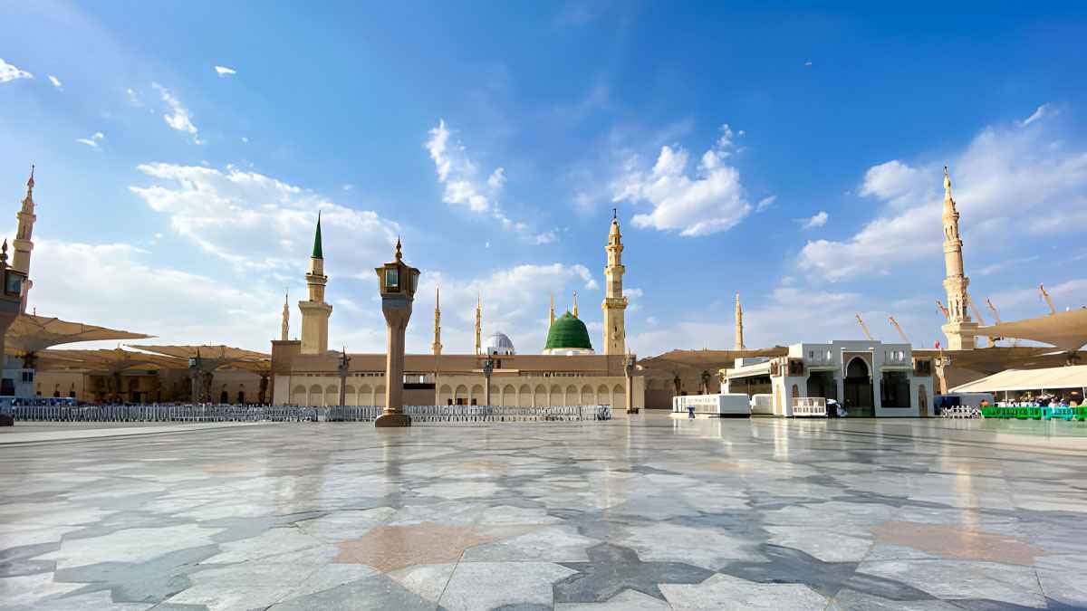 মরুভূমিতে বৃষ্টি: কিশোর নবীর দোয়ায় প্রকৃতির অলৌকিক সাড়া