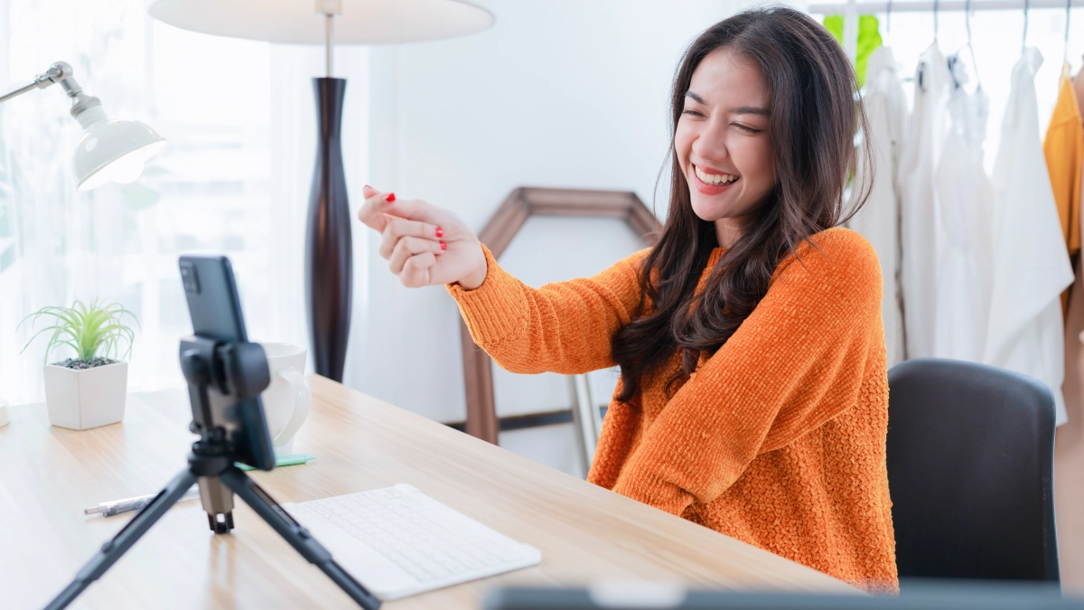 সোশ্যাল মিডিয়া, ইউটিউব, ব্লগ, পডকাস্ট কিংবা শর্ট ভিডিও প্ল্যাটফর্মে মানুষ নিজের দক্ষতা ও সৃজনশীলতা দ